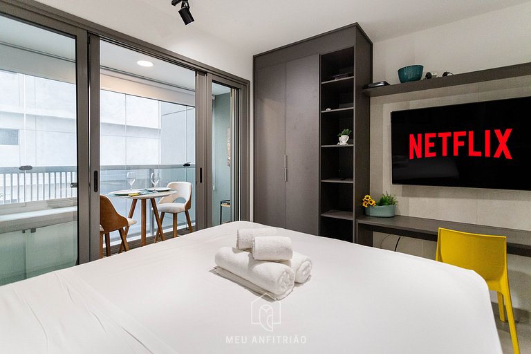 Queen bed | Swimming pool | Gym | Across subway