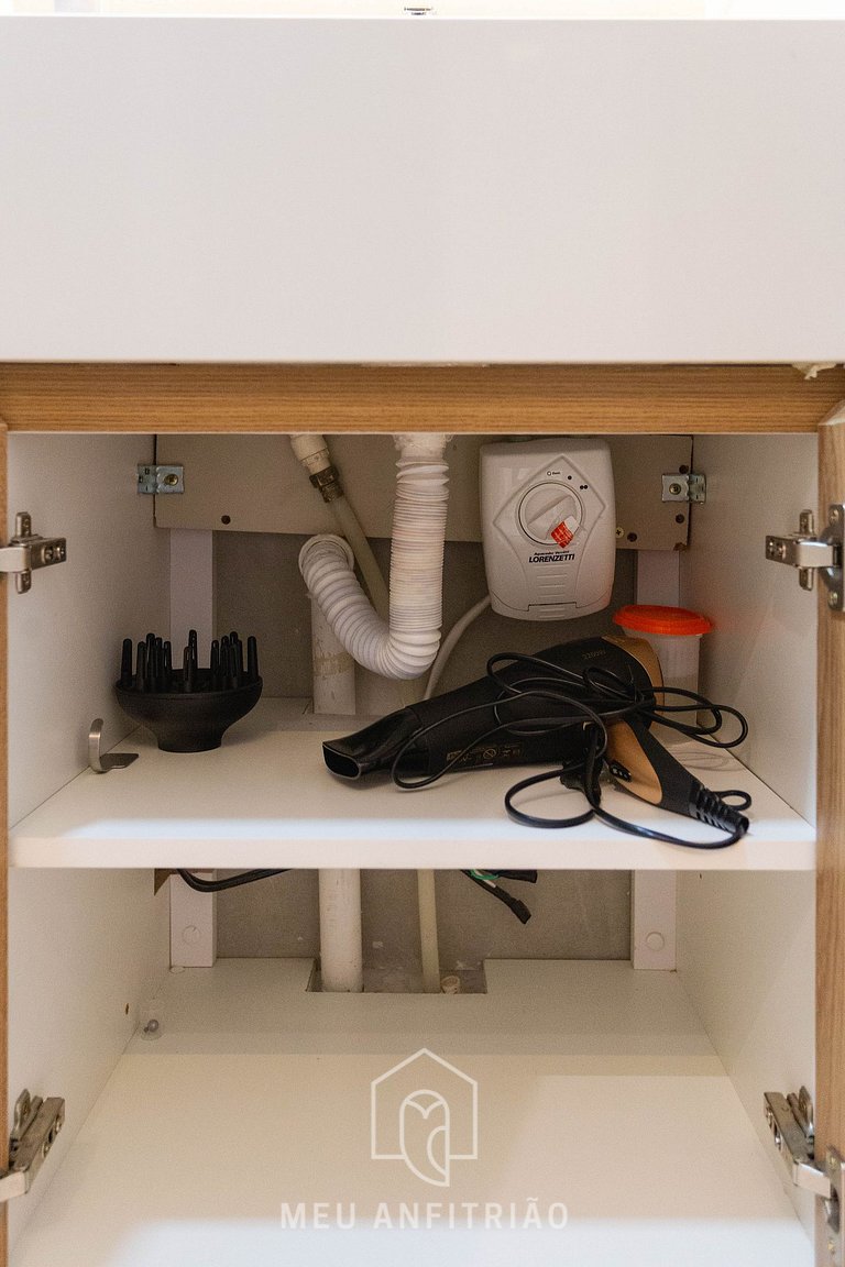 Estudio moderno con vistas a pocos pasos del metro