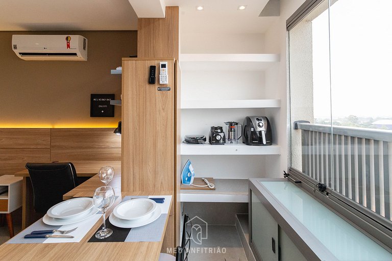 Estudio moderno con vistas a pocos pasos del metro