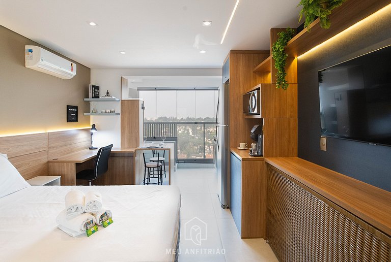 Estudio moderno con vistas a pocos pasos del metro