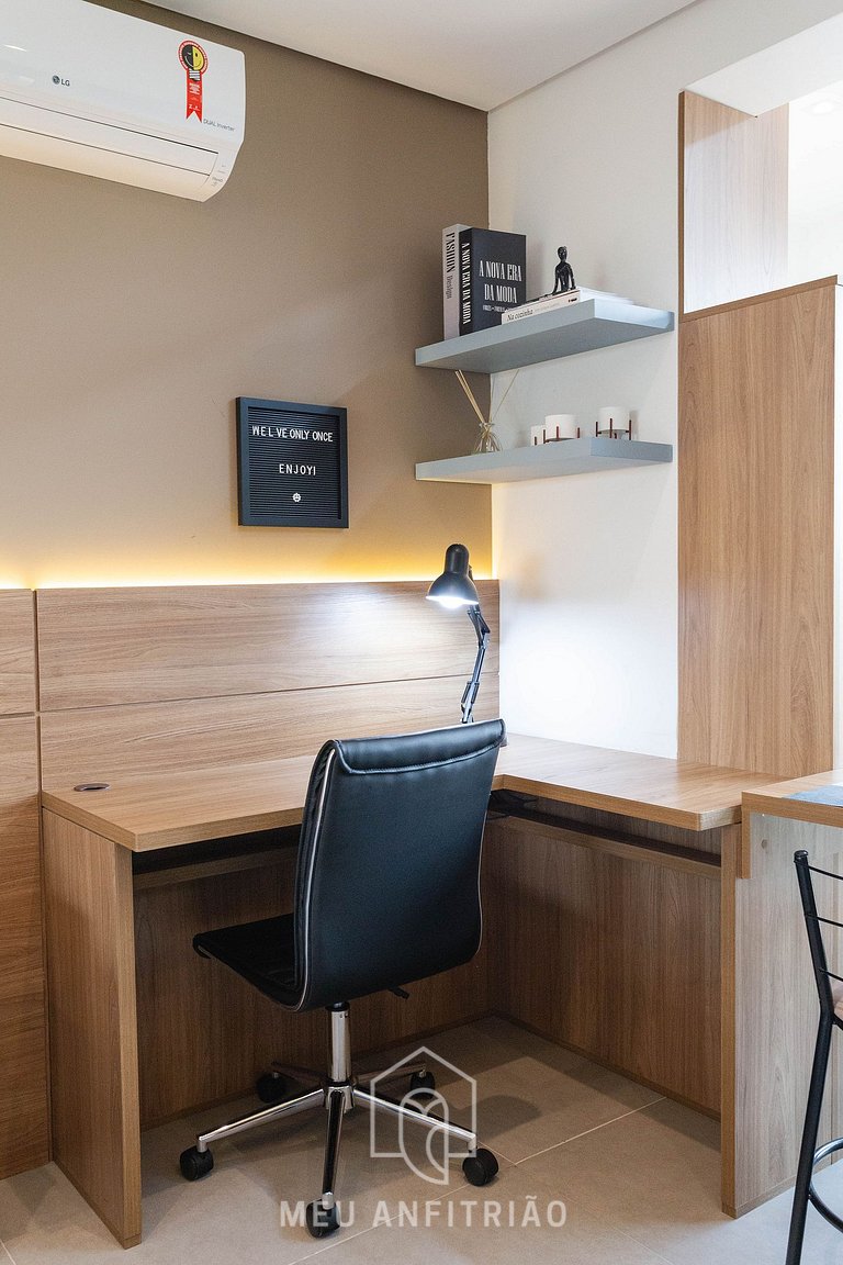 Estudio moderno con vistas a pocos pasos del metro