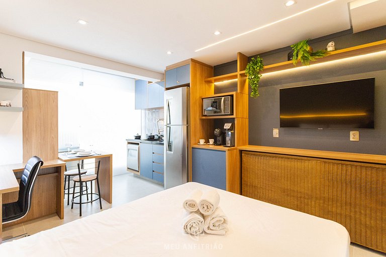 Estudio moderno con vistas a pocos pasos del metro