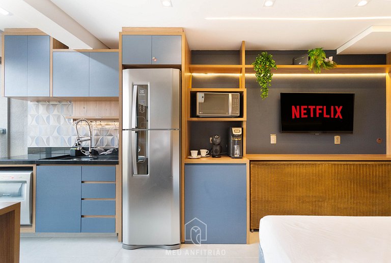 Estudio moderno con vistas a pocos pasos del metro