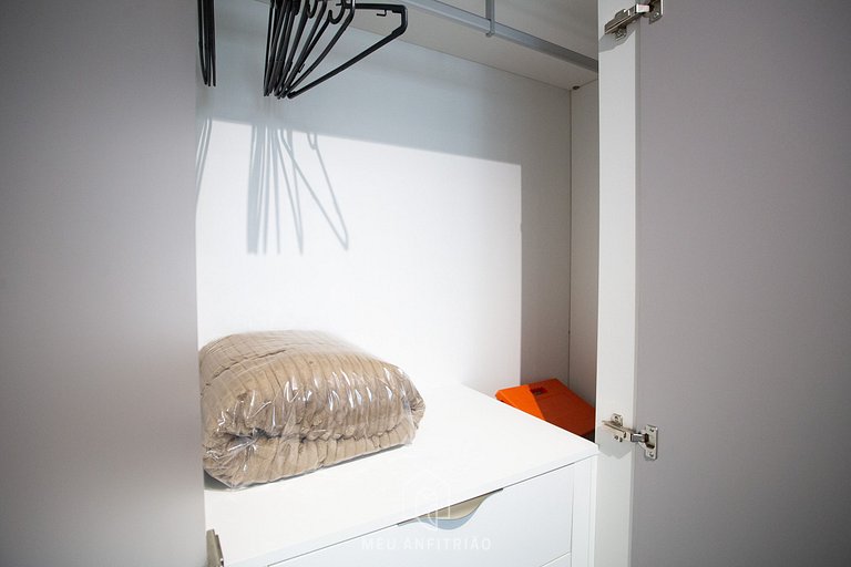 Apto com Piscina e Garagem - Perto da Av. Paulista