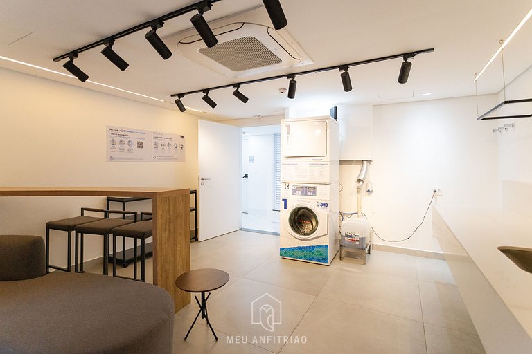 Studio for 2, balcony, near Rebouças Avenue.