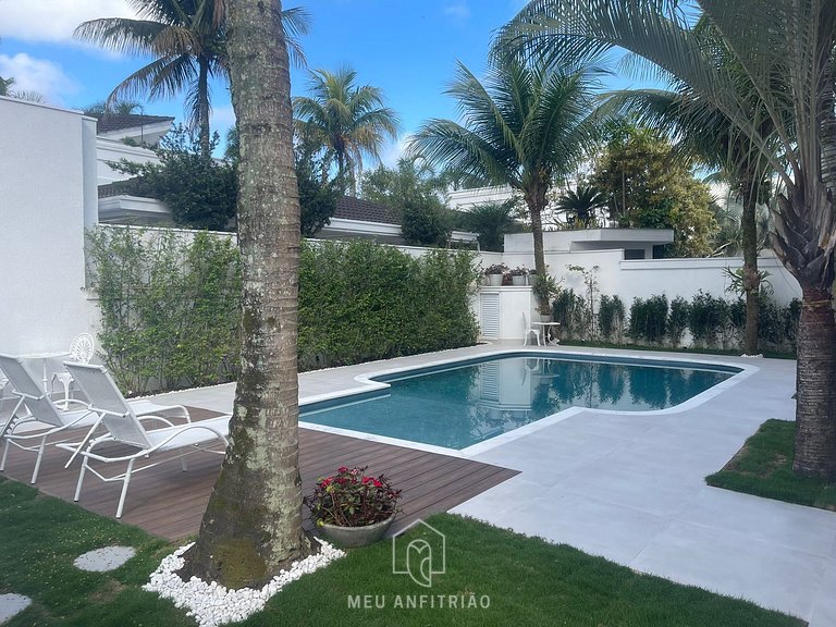 Casa en Jardim Acapulco Guarujá con 5 Suites y Piscina