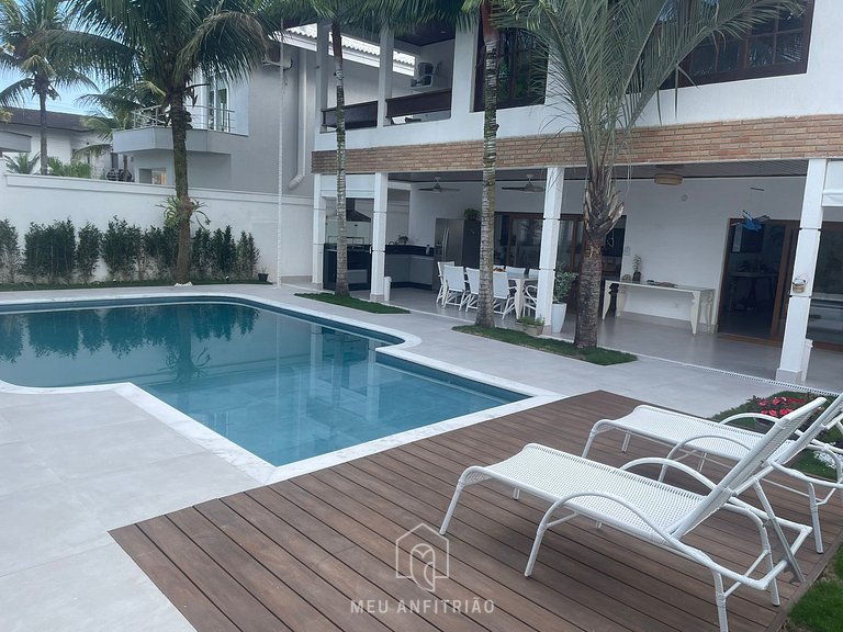 Casa no Jardim Acapulco Guarujá com 5 Suítes e Piscina