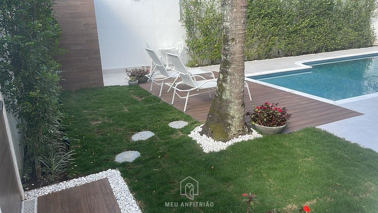 Casa en Jardim Acapulco Guarujá con 5 Suites y Piscina