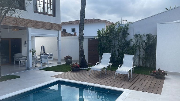 Casa en Jardim Acapulco Guarujá con 5 Suites y Piscina