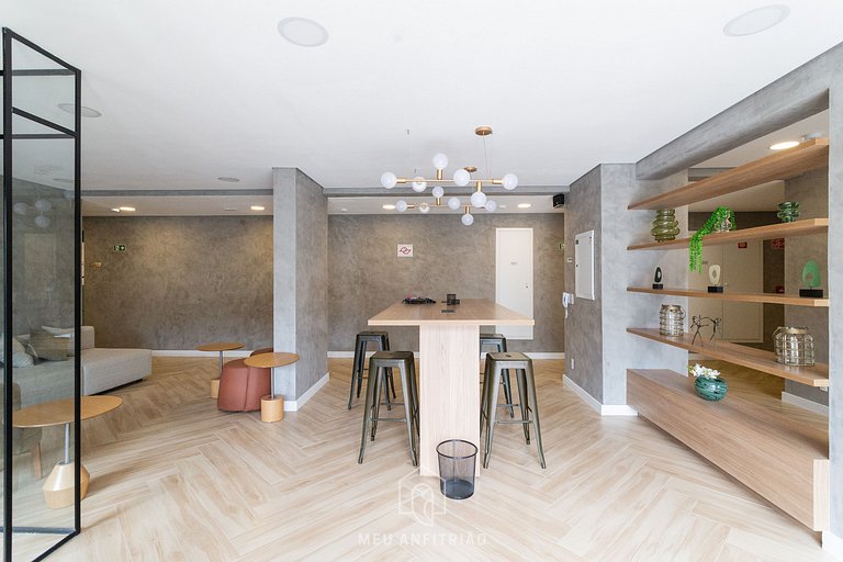 Studio in condo with pool near the subway