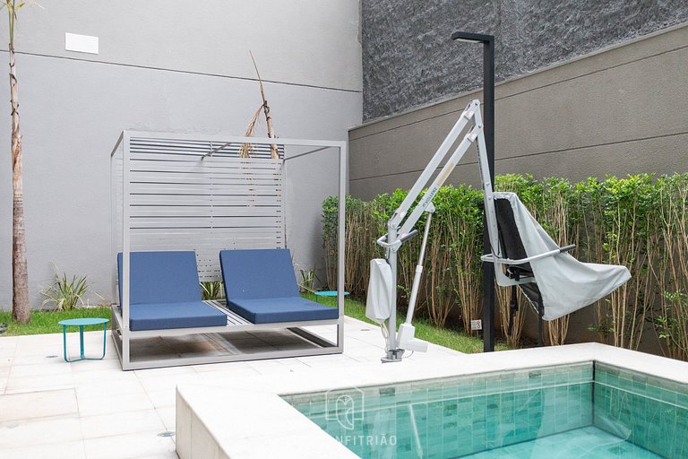 Studio for 3, balcony, near Faria Lima Avenue.