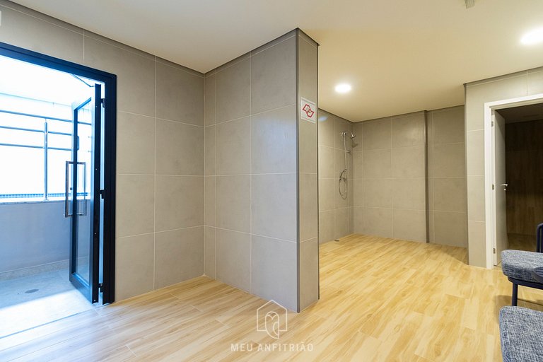 Studio in condo with pool near the subway