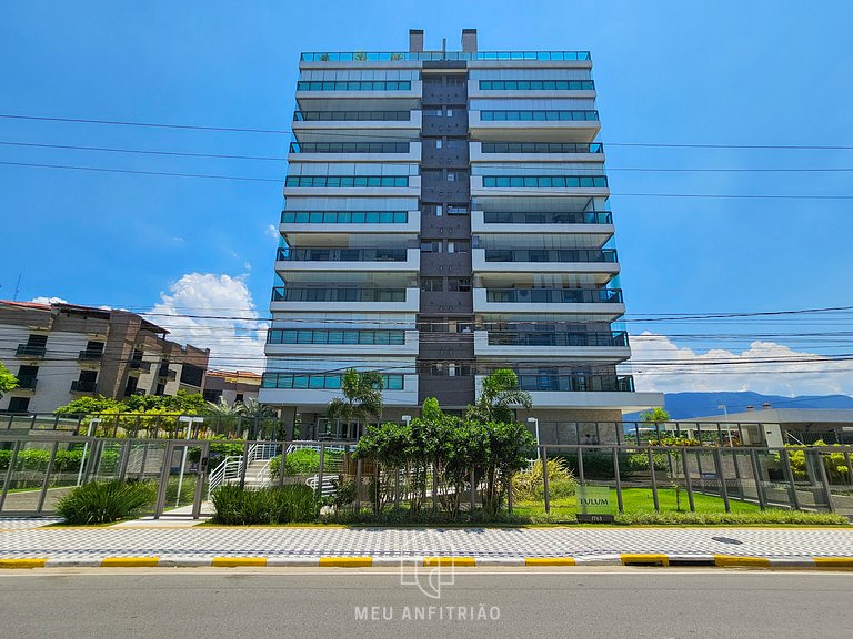 Apartamento en Bertioga con Piscina y Parrilla