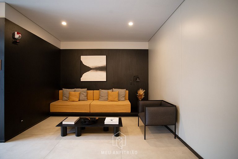 2-person studio with full kitchen near the airport