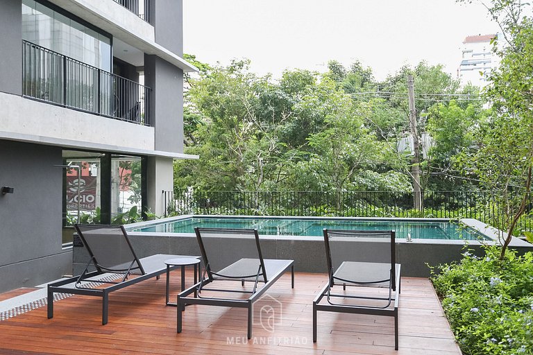 Studio for 2 with swimming pool near Batman Alley