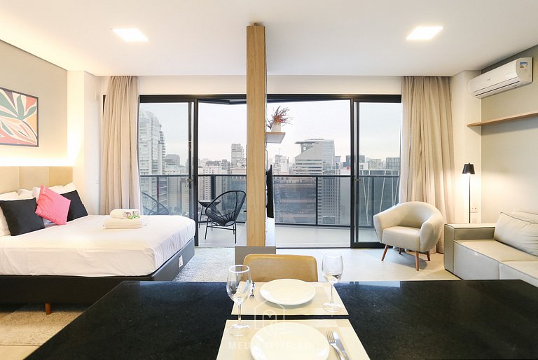 Spacious Studio with Balcony Near Faria Lima Avenue