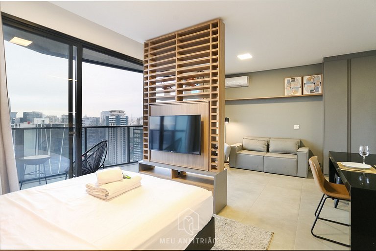 Spacious Studio with Balcony Near Faria Lima Avenue