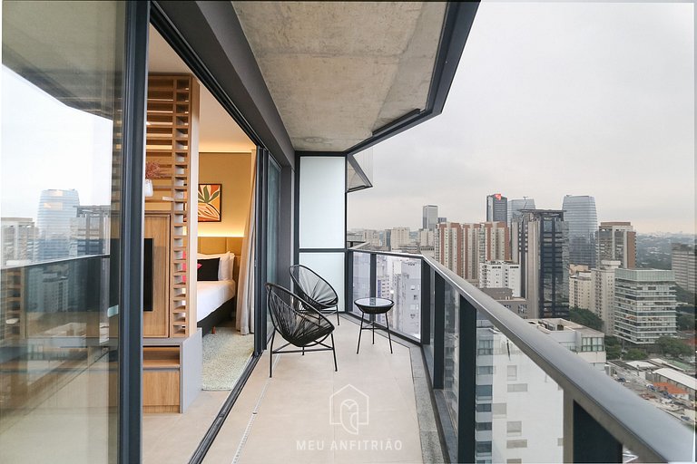 Spacious Studio with Balcony Near Faria Lima Avenue