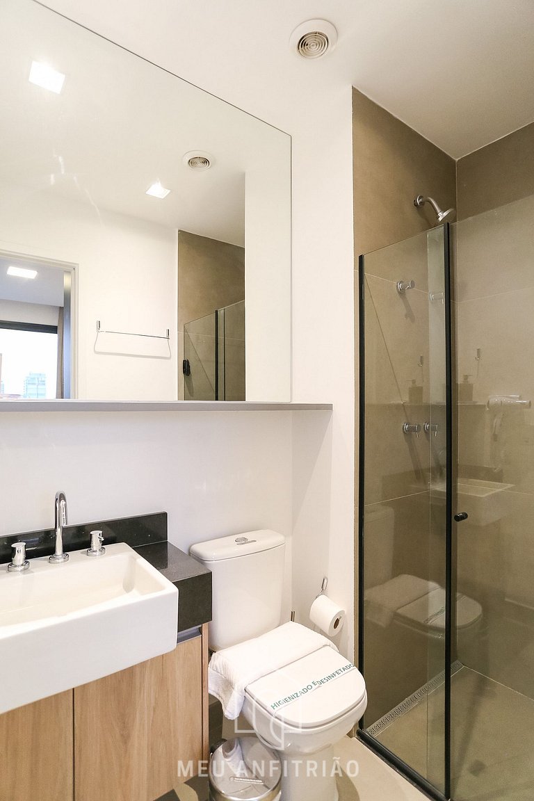 Spacious Studio with Balcony Near Faria Lima Avenue