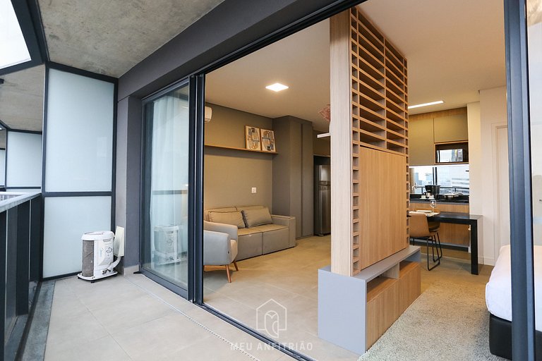 Spacious Studio with Balcony Near Faria Lima Avenue