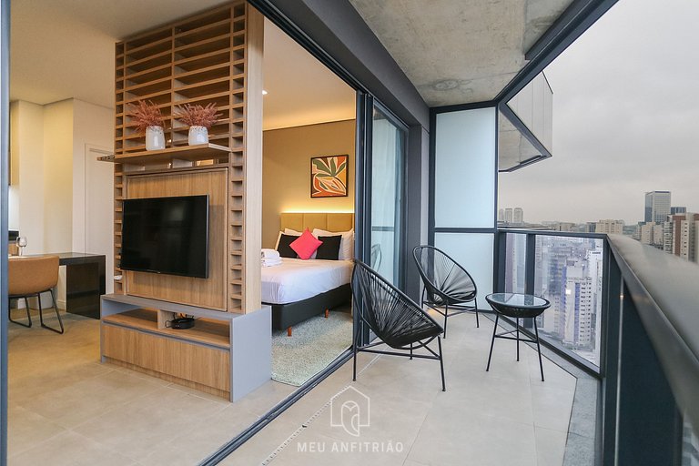 Spacious Studio with Balcony Near Faria Lima Avenue