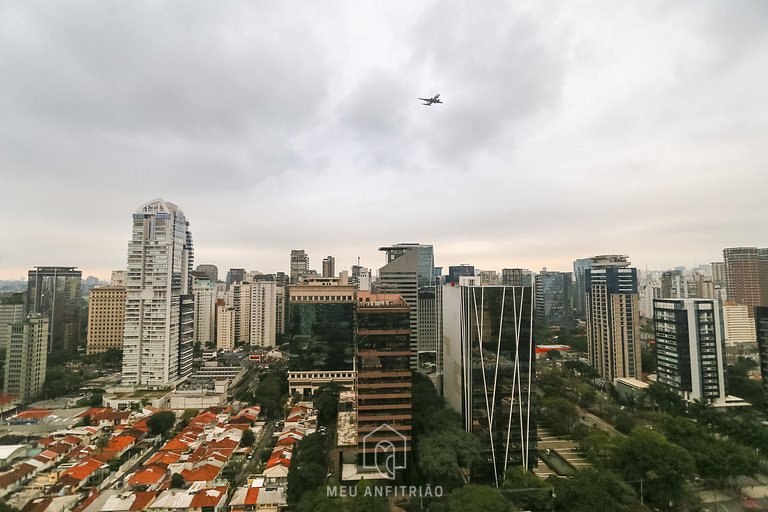 Spacious Studio with Balcony Near Faria Lima Avenue