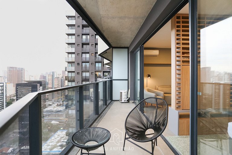 Spacious Studio with Balcony Near Faria Lima Avenue