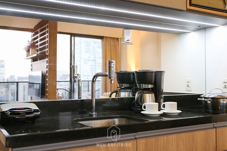 Spacious Studio with Balcony Near Faria Lima Avenue