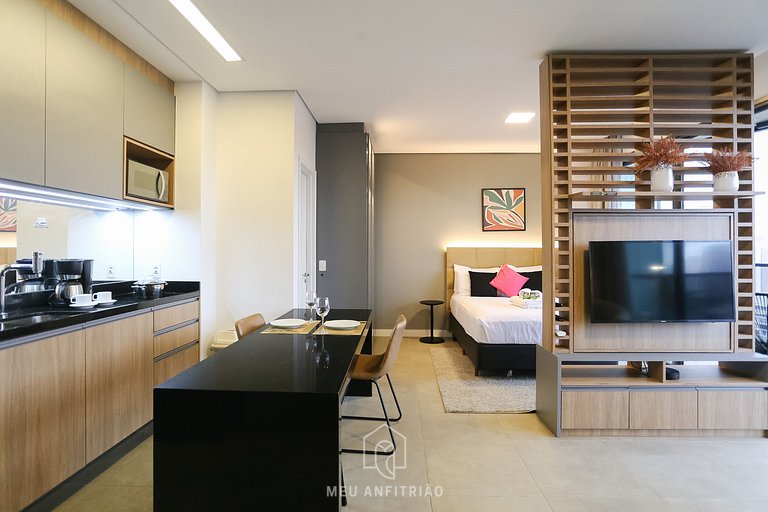 Spacious Studio with Balcony Near Faria Lima Avenue