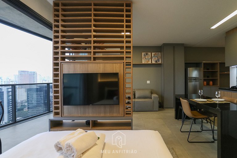 Spacious Studio with Balcony Near Faria Lima Avenue