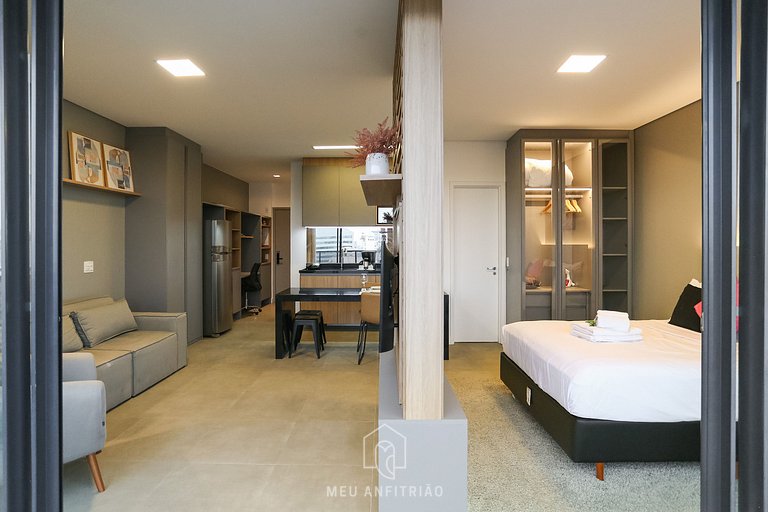 Spacious Studio with Balcony Near Faria Lima Avenue