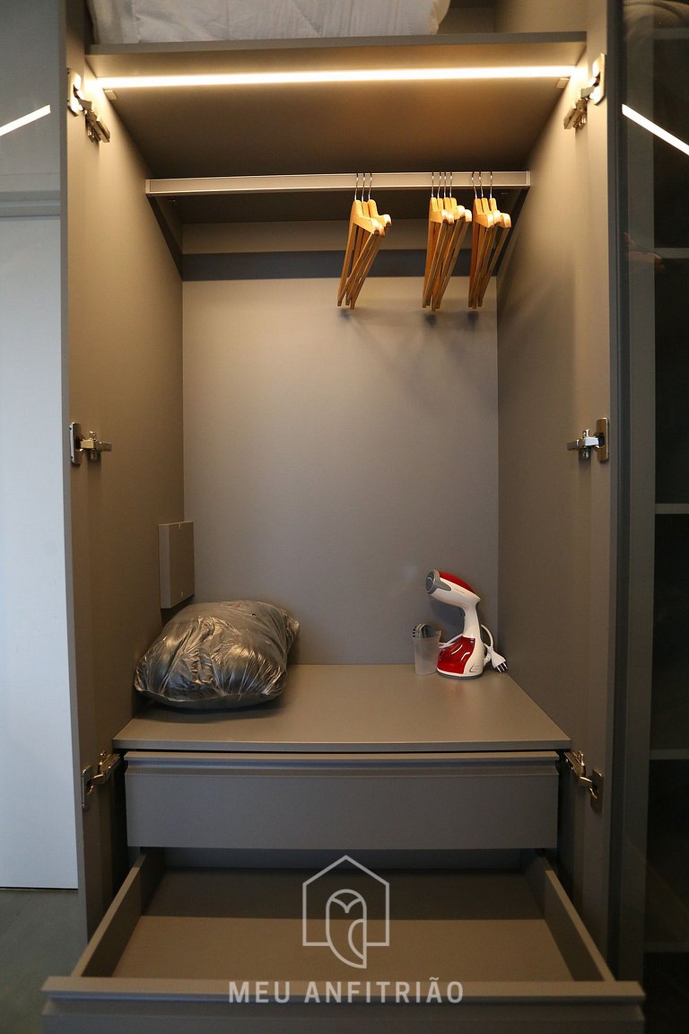 Spacious Studio with Balcony Near Faria Lima Avenue