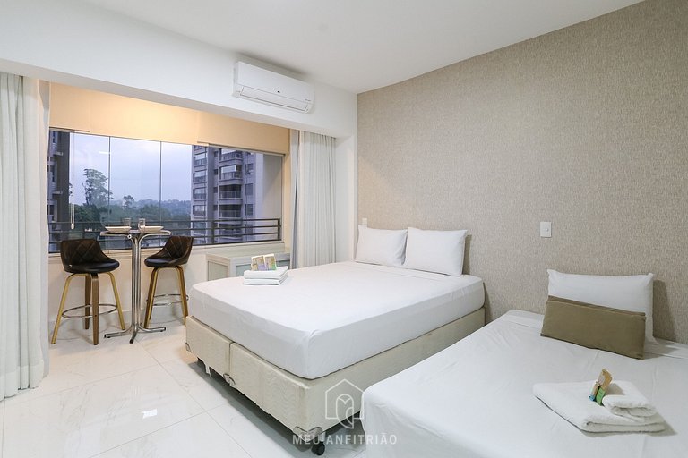 Large studio for 3 & garage 600m from the subway