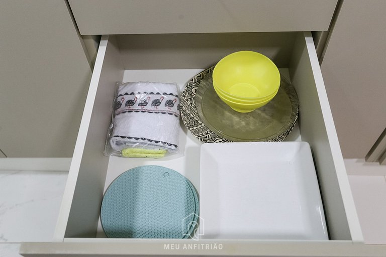 Large studio for 3 & garage 600m from the subway