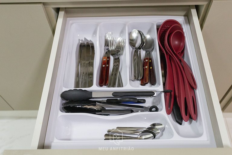 Large studio for 3 & garage 600m from the subway