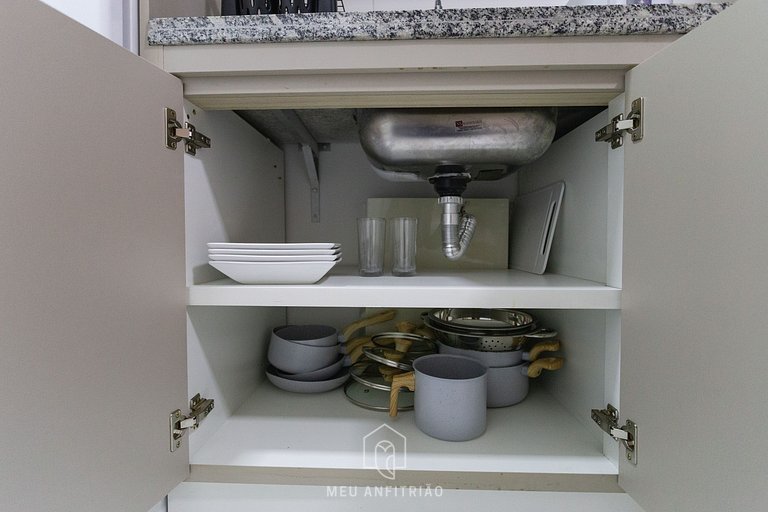 Large studio for 3 & garage 600m from the subway