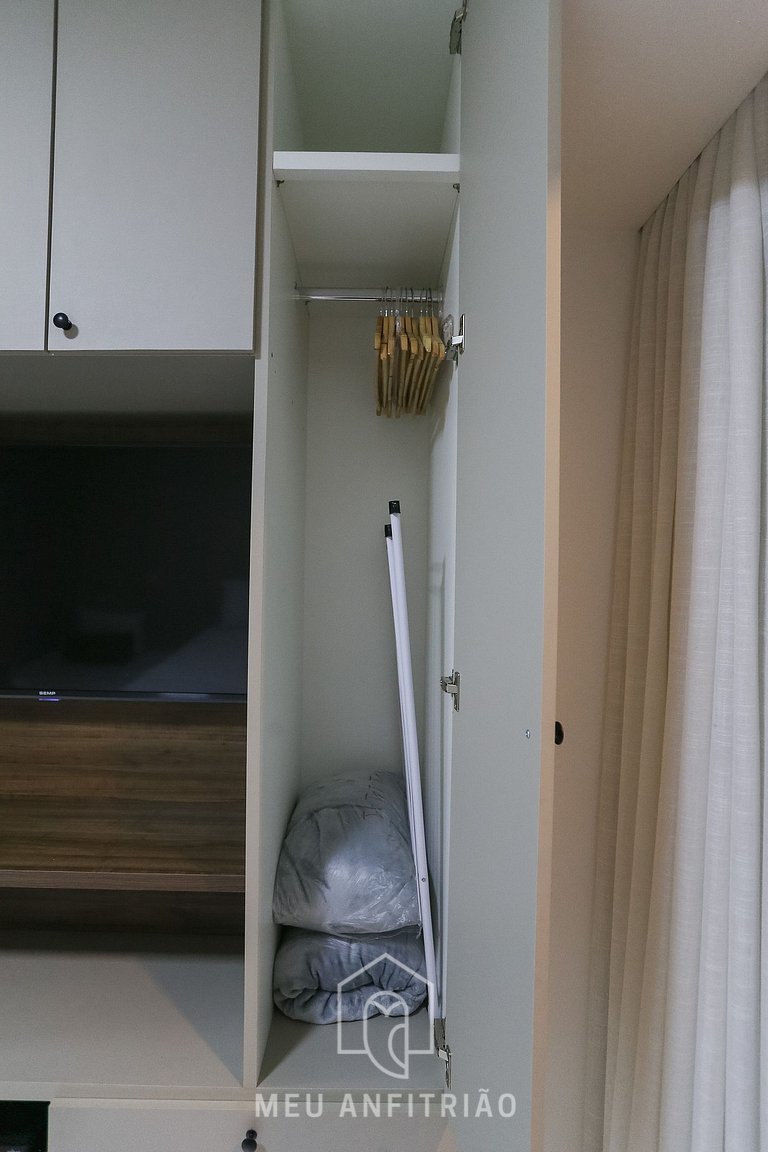 Large studio for 3 & garage 600m from the subway