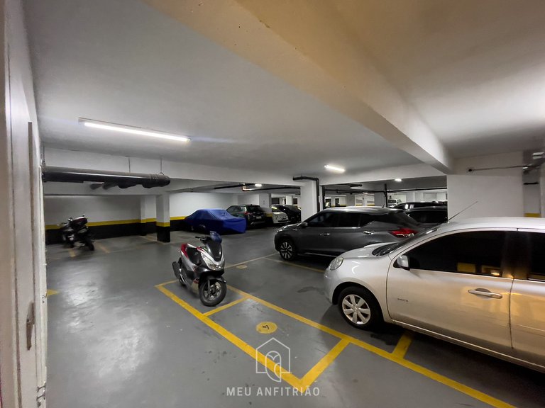 Large studio for 3 & garage 600m from the subway