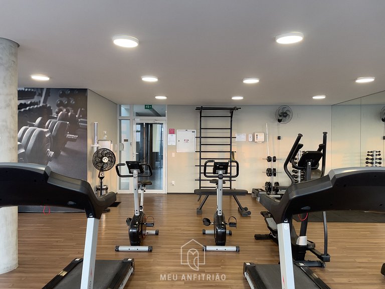 Large studio for 3 & garage 600m from the subway