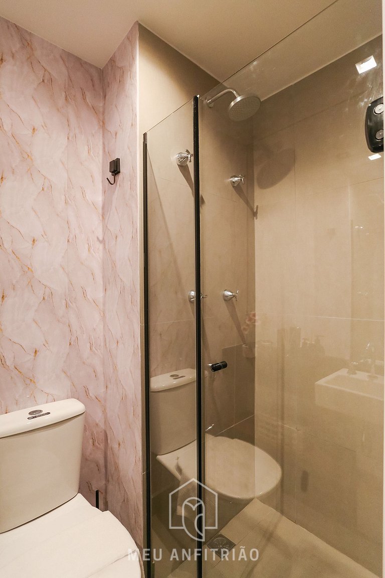 2 people, court and gym 1km from Av. Paulista