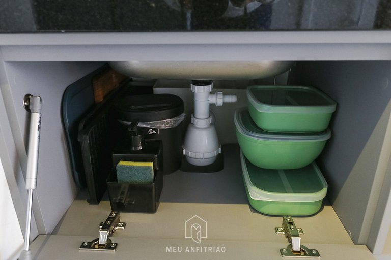 2 people, court and gym 1km from Av. Paulista