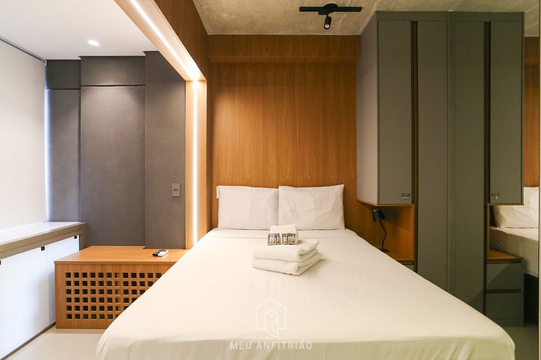 2 people, court and gym 1km from Av. Paulista