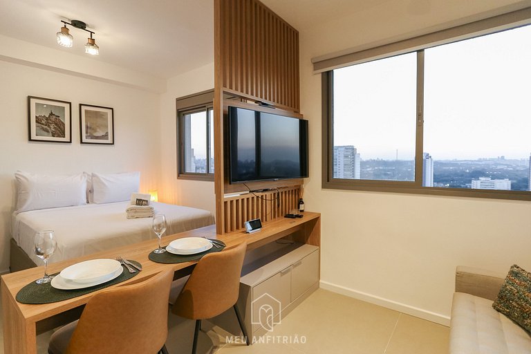 Full studio next to the Tomie Ohtake Institute