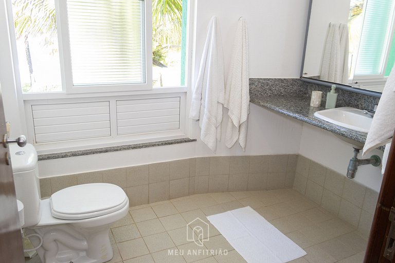 Beachfront house with garage in Guarajuba