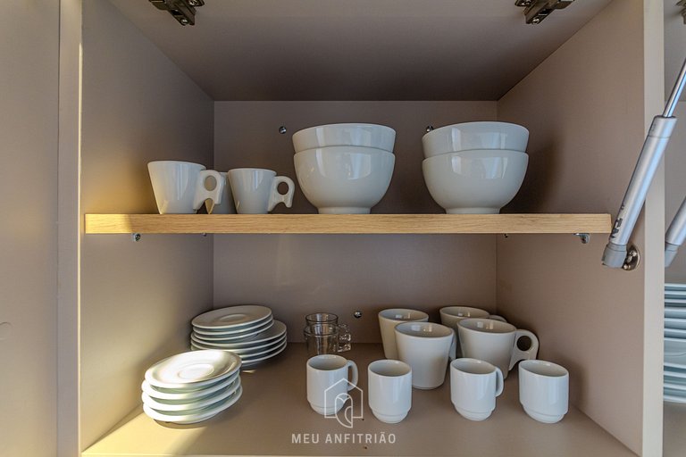 Studio with balcony and pool next to the subway