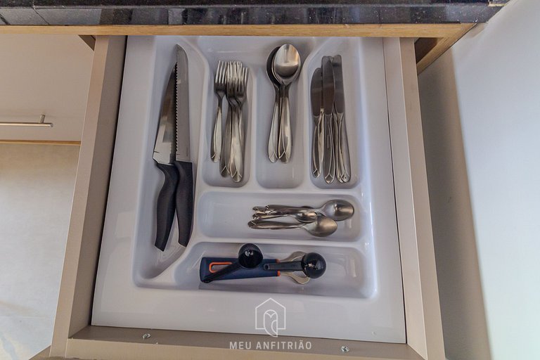 Studio with balcony and pool next to the subway