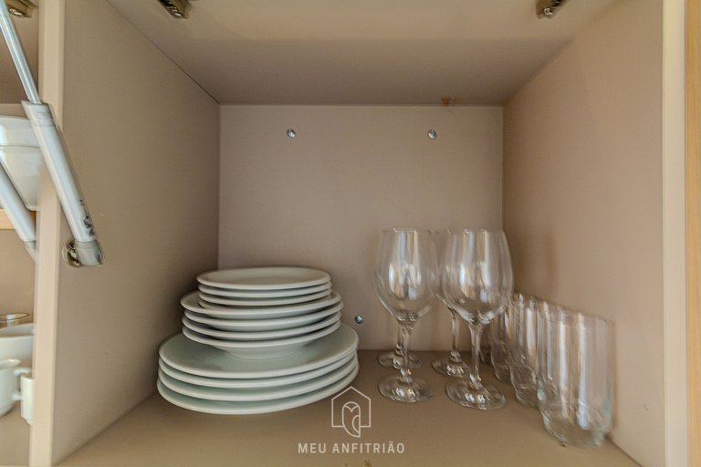 Studio with balcony and pool next to the subway