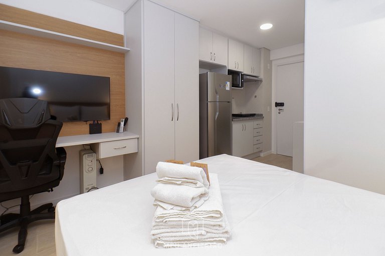 Studio for 2, TV, full leisure next to the subway