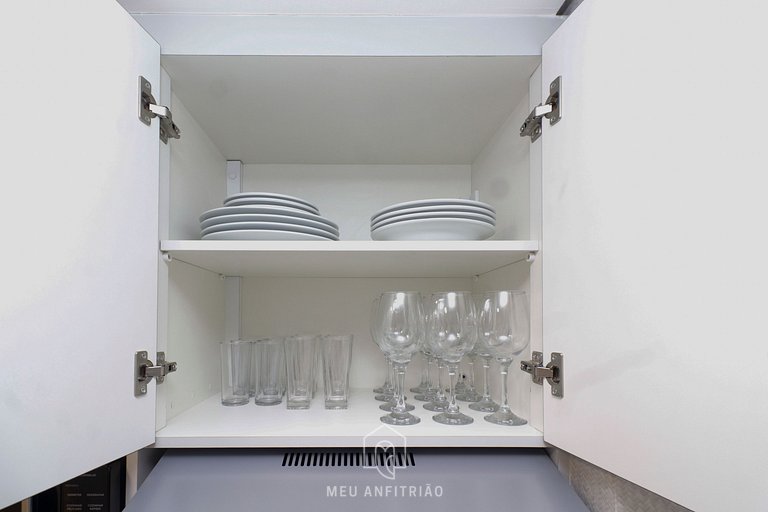 Studio p/ 2, TV, lazer completo ao lado do metrô