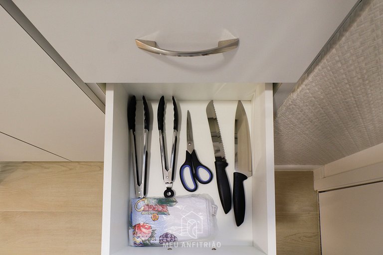 Studio for 2, TV, full leisure next to the subway